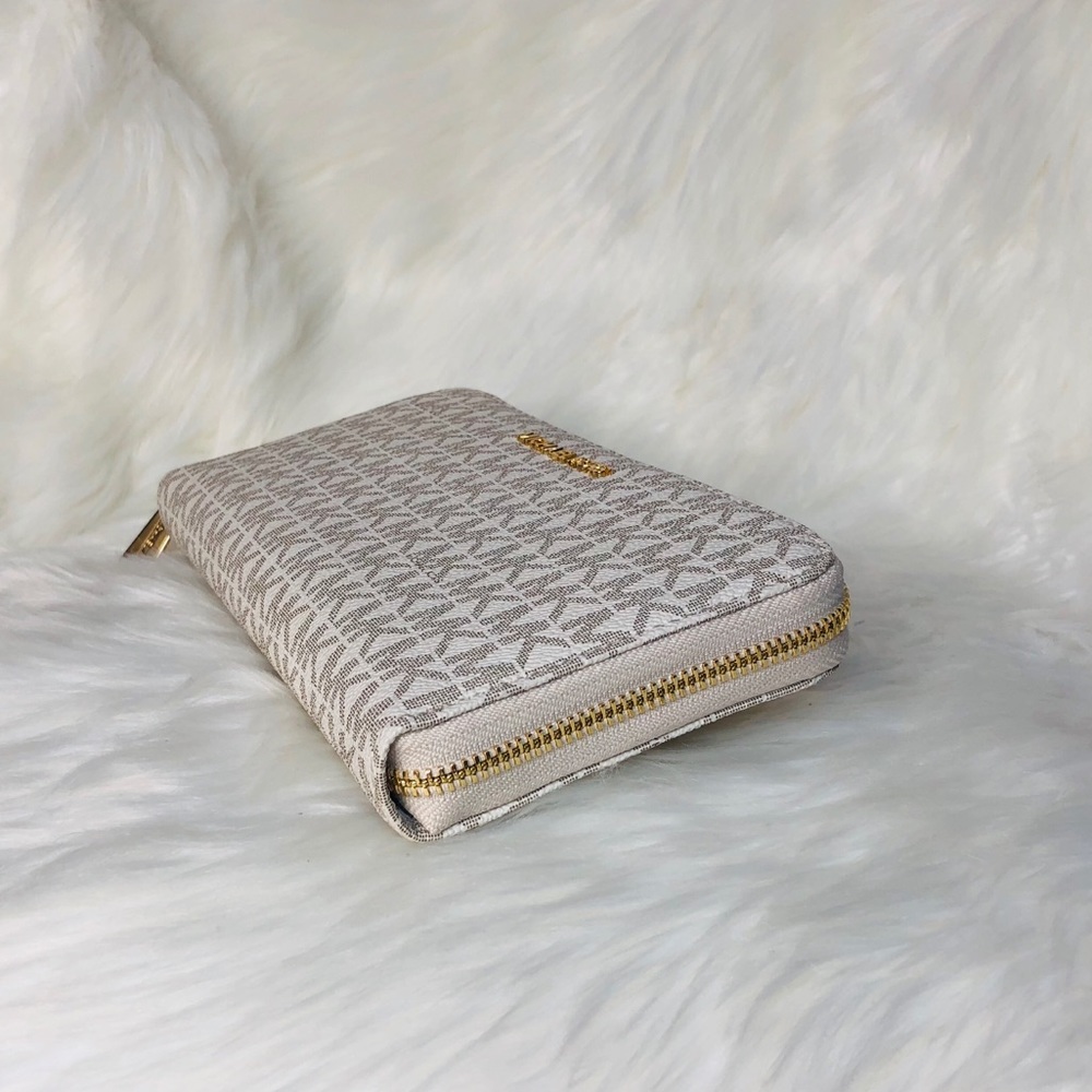 Michael Kors Jet Set Travel Large Leather Wallet - Picture 2 of 8